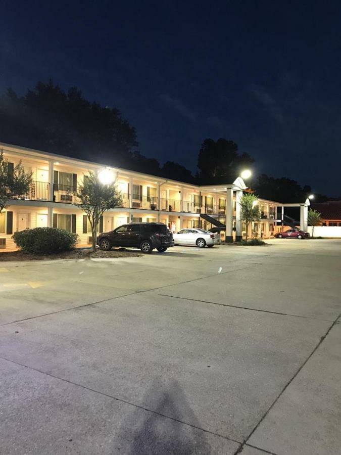 Cypress Inn Luling Exterior photo